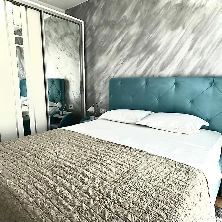 4friendscoresibrasov Blue Apartment