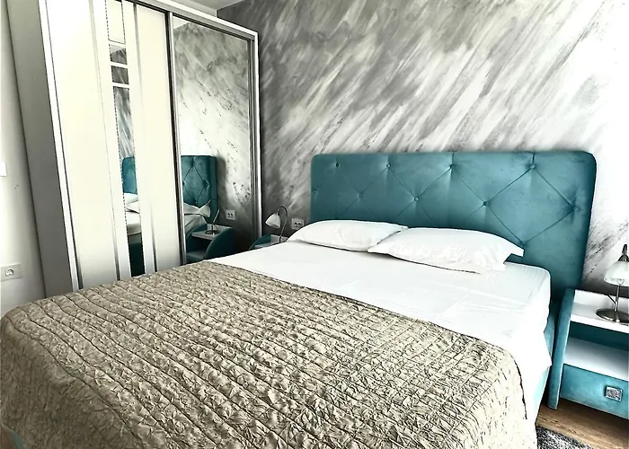 4friendscoresibrasov Blue Apartment